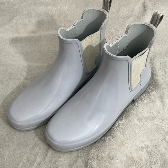 Hunter Women’s Gray Chelsea Boots - Picture 2 of 5